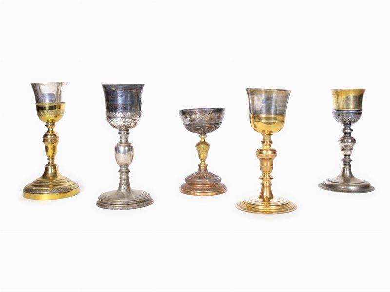 Cinque Calici Liturgici in Argento, Bronzo e Altri Metalli