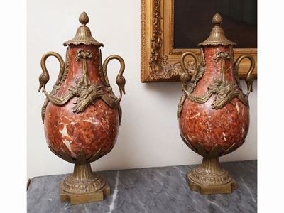 Coppia di Vasi in Marmo Breccia Rossa e Bronzo