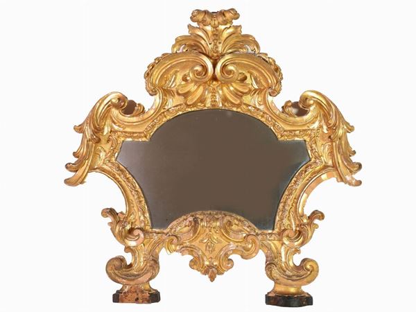 A gilted and curved wooden 'cartagloria' frame