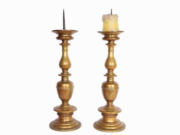 A pair of bronze candelabra  (17th century)  - Auction The Collector's House - Villa of the Azaleas in Florence - I - I - Maison Bibelot - Casa d'Aste Firenze - Milano
