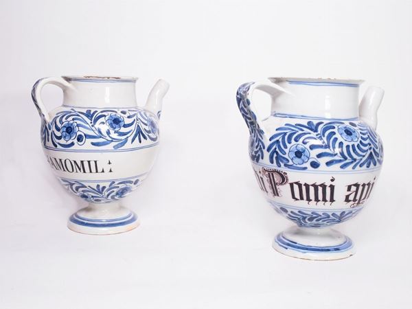 A pair of pharmacy maiolica jugs  (Emilia 18th/19th century)  - Auction The Collector's House - Villa of the Azaleas in Florence - II - II - Maison Bibelot - Casa d'Aste Firenze - Milano