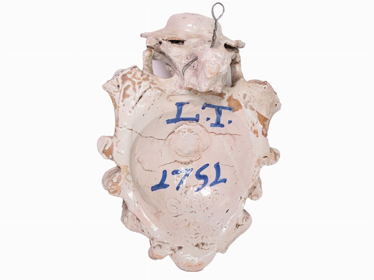 Stemma Vescovile in Maiolica