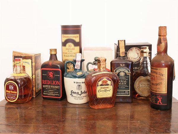 Otto bottiglie di scotch whisky  (Scozia 1960/1970)  - Asta La dimora del Collezionista - Villa delle Azalee a Firenze - IV - IV - Maison Bibelot - Casa d'Aste Firenze - Milano