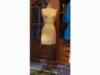 Manichino Sartoriale "j R Bauman" da Donna in Lino, Ferro e Ghisa