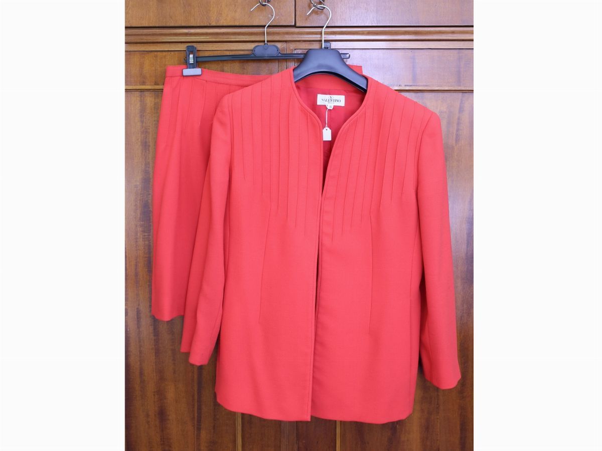 Due Tailleur in Lana Marrone e Rossa, Valentino