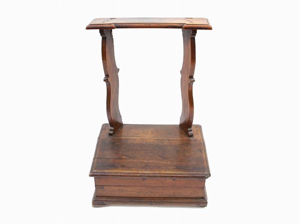 A walnut kneeling stools