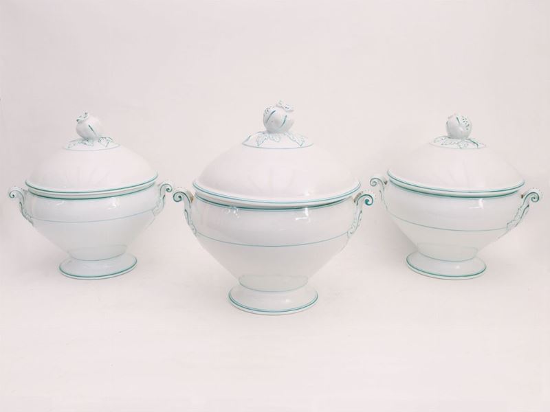 Serie di Tre Zuppiere in Porcellana Ginori