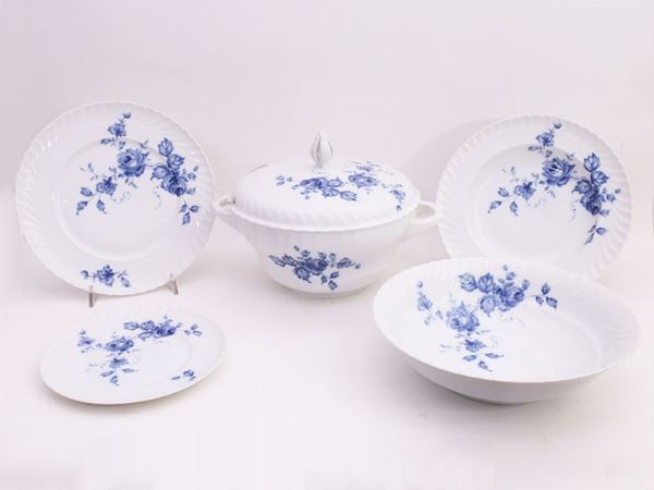 A Royal Fettau porcelain dish set