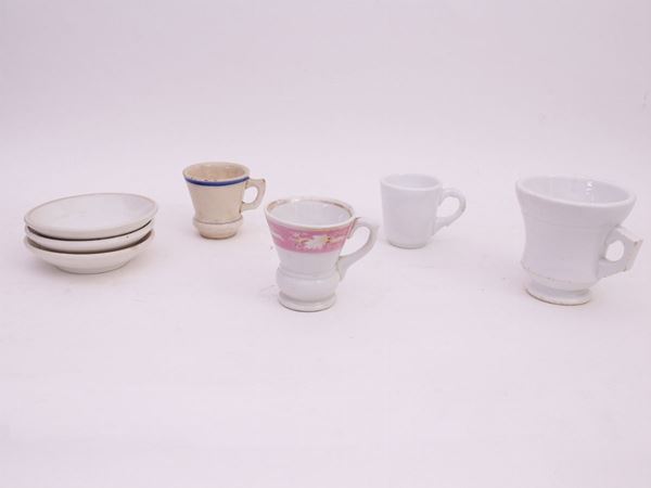 A miscellaneous Ginori porcelain cups lot