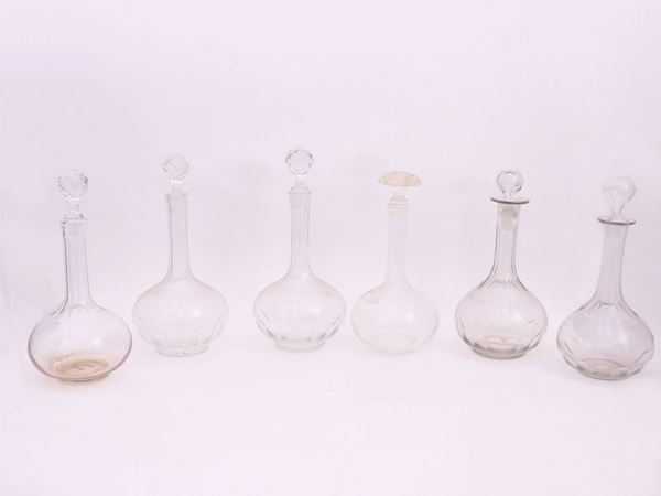Serie di sei bottiglie da vino in cristallo molato