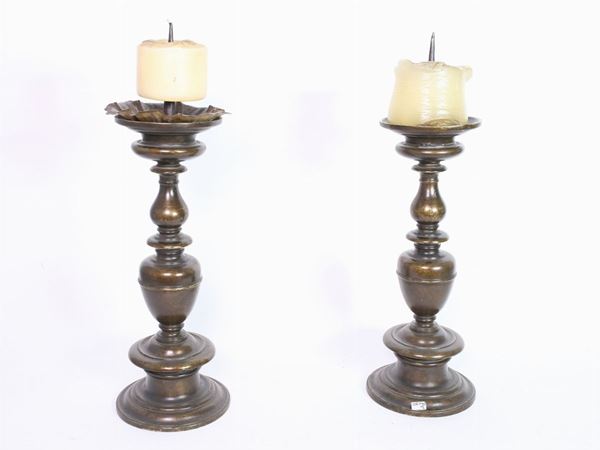 A pair of bronze torches  (17th century)  - Auction The Collector's House - Villa of the Azaleas in Florence - I - I - Maison Bibelot - Casa d'Aste Firenze - Milano
