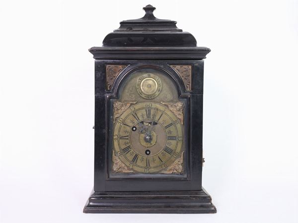 An ebonized table clock  (Wien, Antoni Kurtzweil, mid 18th century)  - Auction The Collector's House - Villa of the Azaleas in Florence - III - III - Maison Bibelot - Casa d'Aste Firenze - Milano