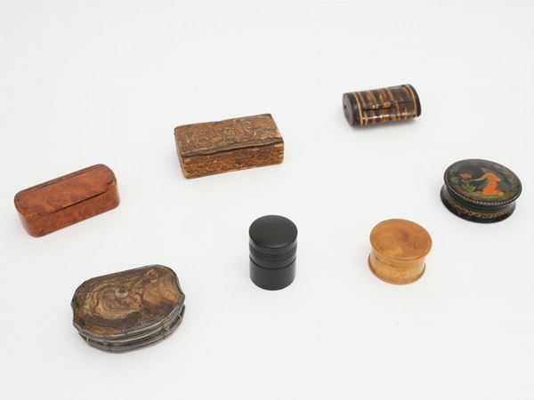 Seven snuff boxes  (19th century)  - Auction House Sale: Curiosities: Vintage, Garret and Cellar - Maison Bibelot - Casa d'Aste Firenze - Milano