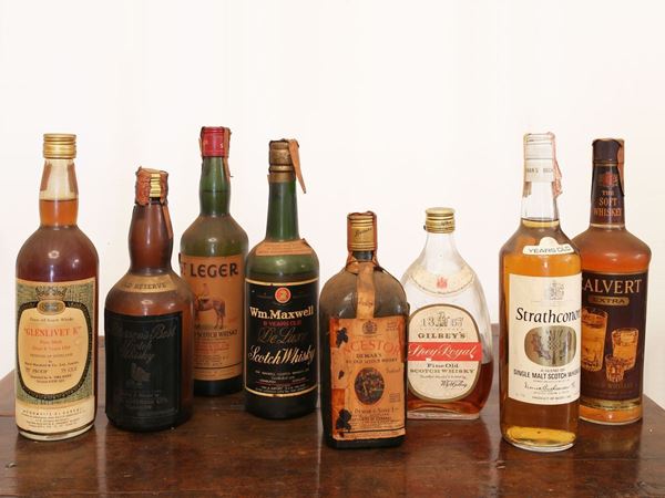 Eight bottles of scotch whisky  (1960/1970)  - Auction The Collector's House - Villa of the Azaleas in Florence - IV - IV - Maison Bibelot - Casa d'Aste Firenze - Milano