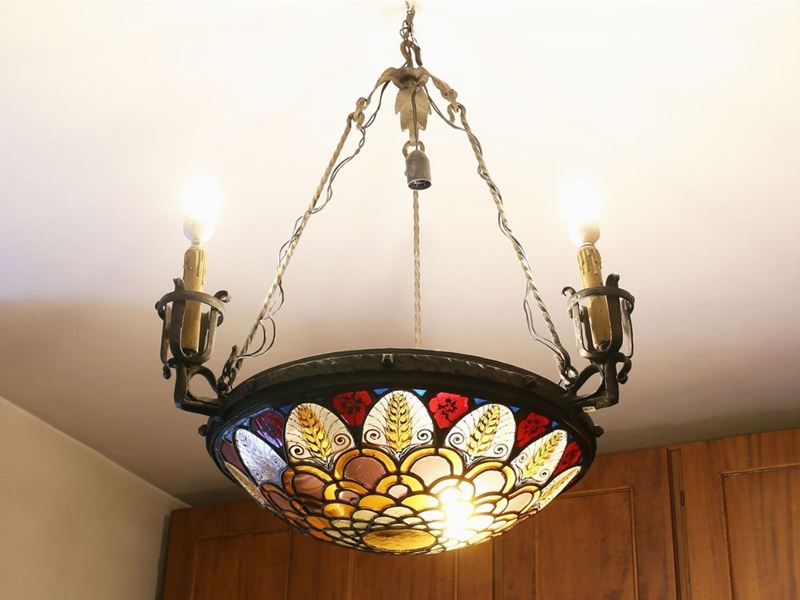 Lampadario in Ferro Battuto e Vetri Colorati