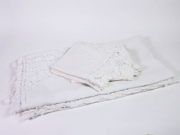 A linen tablecloth  (first half of 20th century)  - Auction House Sale: Curiosities: Vintage, Garret and Cellar - Maison Bibelot - Casa d'Aste Firenze - Milano