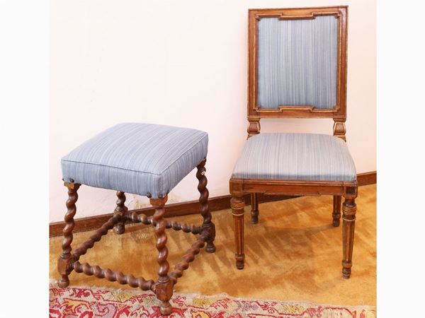 A walnut chair and a stood  (Italy, Piedmont, late 18th century)  - Auction The Collector's House - Villa of the Azaleas in Florence - II - II - Maison Bibelot - Casa d'Aste Firenze - Milano