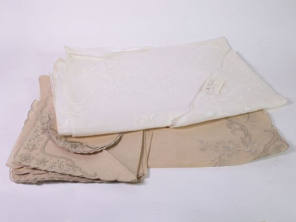 Two linen tablecloths  - Auction House Sale: Curiosities: Vintage, Garret and Cellar - Maison Bibelot - Casa d'Aste Firenze - Milano