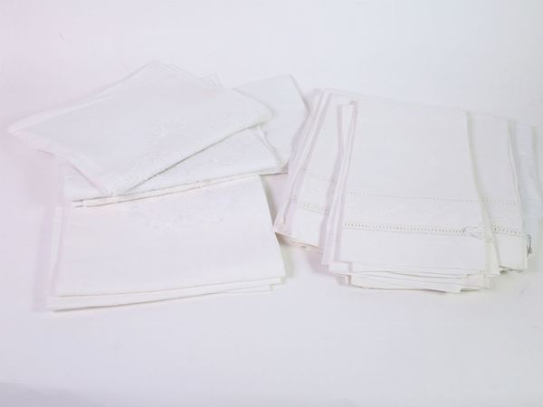 Lotto di asciugamani in lino bianco