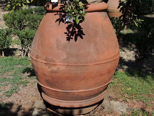 An ancient galestro terracotta jar  (Italy, Tuscany, F. Incontri Castagno)  - Auction House Sale: The Park - Maison Bibelot - Casa d'Aste Firenze - Milano