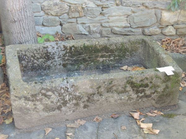 Antica vasca scolpita in pietra serena  - Asta House Sale: Il Parco - Maison Bibelot - Casa d'Aste Firenze - Milano