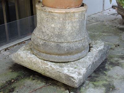 Antica Base in Marmo
