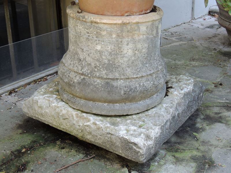 Antica Base in Marmo