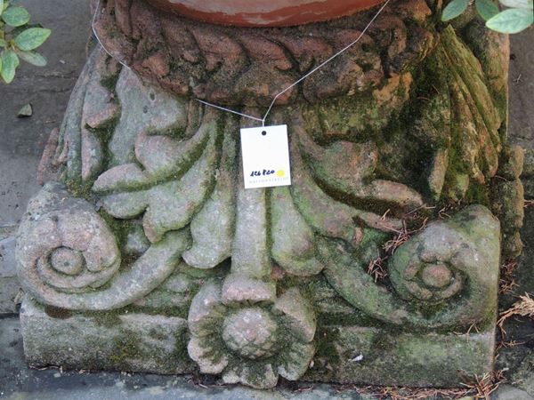 A sandstone corinthian capital  - Auction House Sale: The Park - Maison Bibelot - Casa d'Aste Firenze - Milano