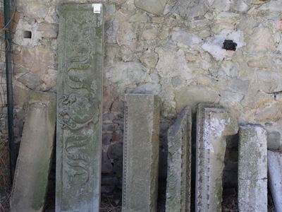 Grande Lotto di Frammenti D'epoca in Pietra