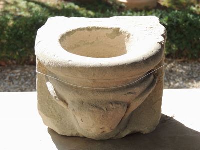Antica Acquasantiera in Pietra Serena