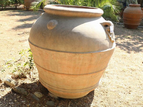 A big pot in galestro