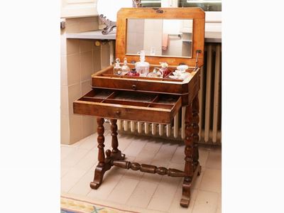 Tavolino Toilette in Noce