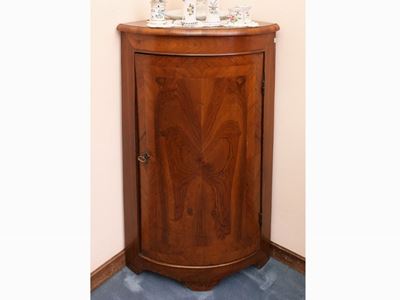 Angoliera Impiallacciata in Piuma di Noce