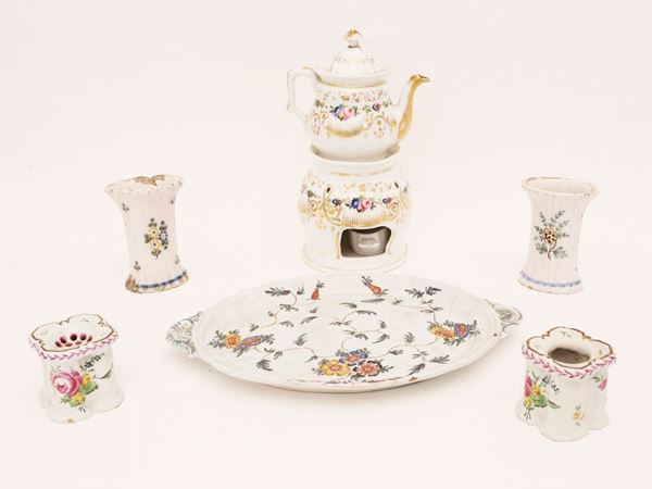 A majoilica and porcelain items lot  (18th/19th centruy)  - Auction House Sale: Curiosities: Vintage, Garret and Cellar - Maison Bibelot - Casa d'Aste Firenze - Milano
