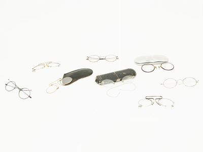 Nove Paia di Pince-nez e Occhiali