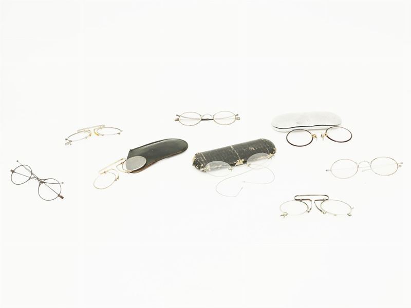 Nove Paia di Pince-nez e Occhiali
