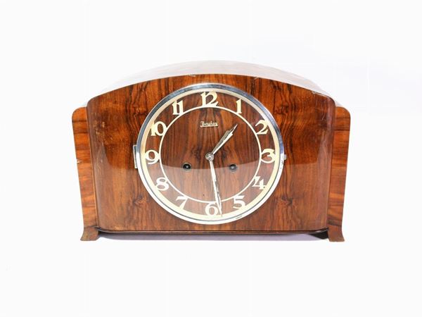 A Decò walnut veneered table clock