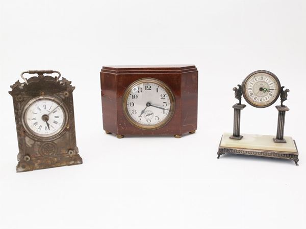 Three table alarm clocks  (20th century)  - Auction House Sale: Curiosities: Vintage, Garret and Cellar - Maison Bibelot - Casa d'Aste Firenze - Milano