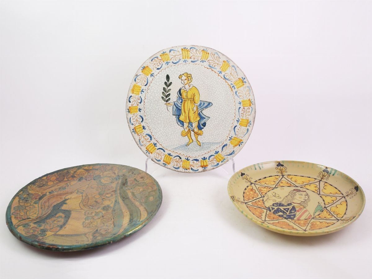 Miscellanea di Piatti Decorativi in Ceramica