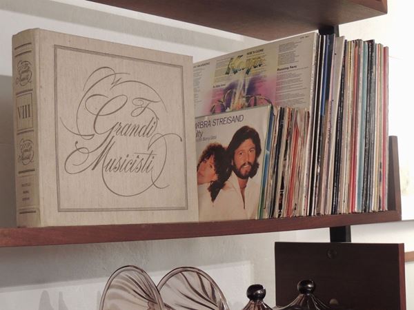 A vintage vynil records lot  (33 e 45 giri)  - Auction House Sale: Curiosities: Vintage, Garret and Cellar - Maison Bibelot - Casa d'Aste Firenze - Milano