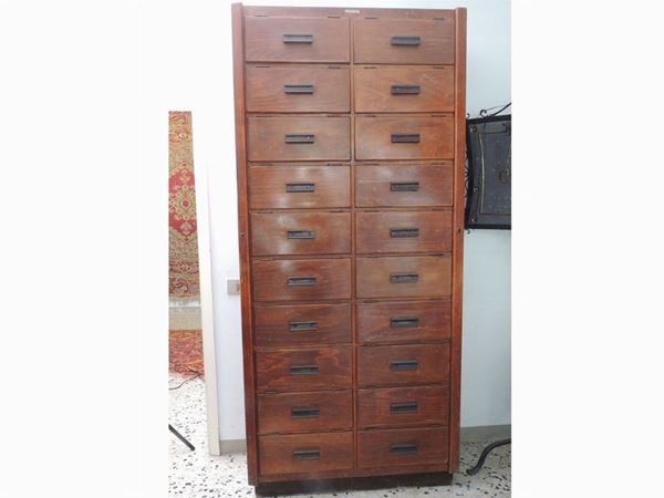 A large office file cabinet  (Italy, Fifties)  - Auction House Sale: Curiosities: Vintage, Garret and Cellar - Maison Bibelot - Casa d'Aste Firenze - Milano