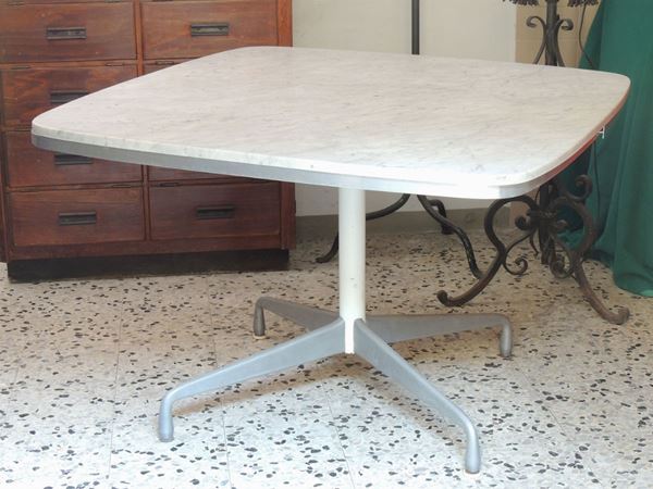A white marble table