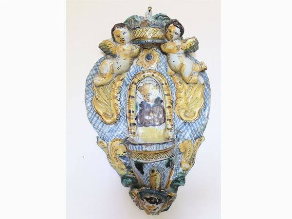 A majoilic hanging stoup  (Central Italy, 18th century)  - Auction The Collector's House - Villa of the Azaleas in Florence - II - II - Maison Bibelot - Casa d'Aste Firenze - Milano