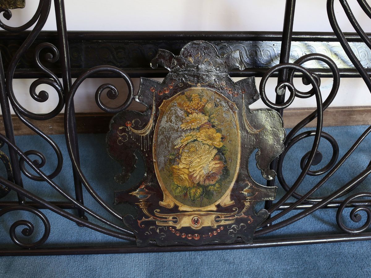 Letto Matrimonile in Ferro Battuto Lumeggiato in Oro