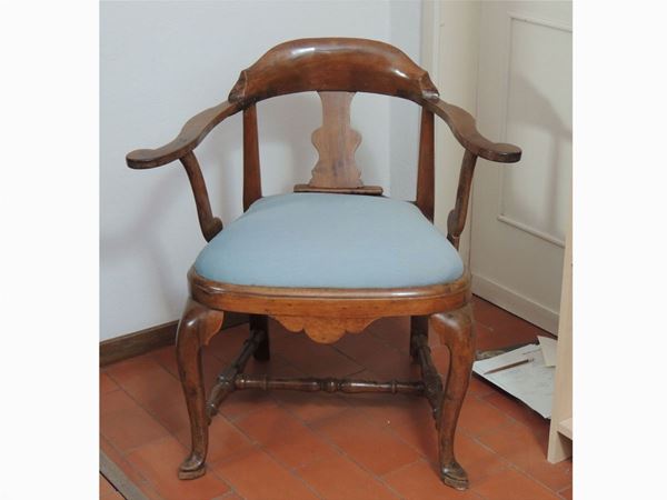 A walnut armchair  (mid 18th centruy)  - Auction The Collector's House - Villa of the Azaleas in Florence - I - I - Maison Bibelot - Casa d'Aste Firenze - Milano