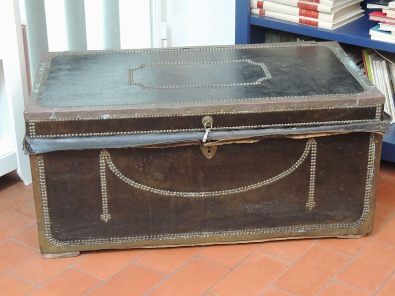 Baule in Legno di Canfora Rivestito in Cuoio Nero