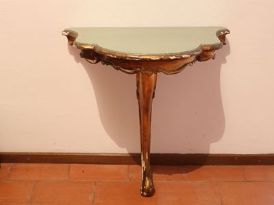 Coppia di Piccole Console in Legno Intagliato e Dorato