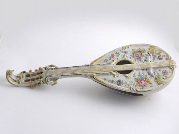 A ceramic mandolino  - Auction House Sale: Curiosities: Vintage, Garret and Cellar - Maison Bibelot - Casa d'Aste Firenze - Milano
