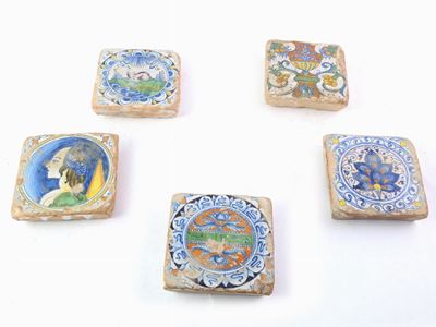 Collezione di Cinque Antiche Piastrelle in Terracotta Smaltata