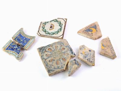 Collezione di Cinque Sei Piastrelle in Terracotta Smaltata